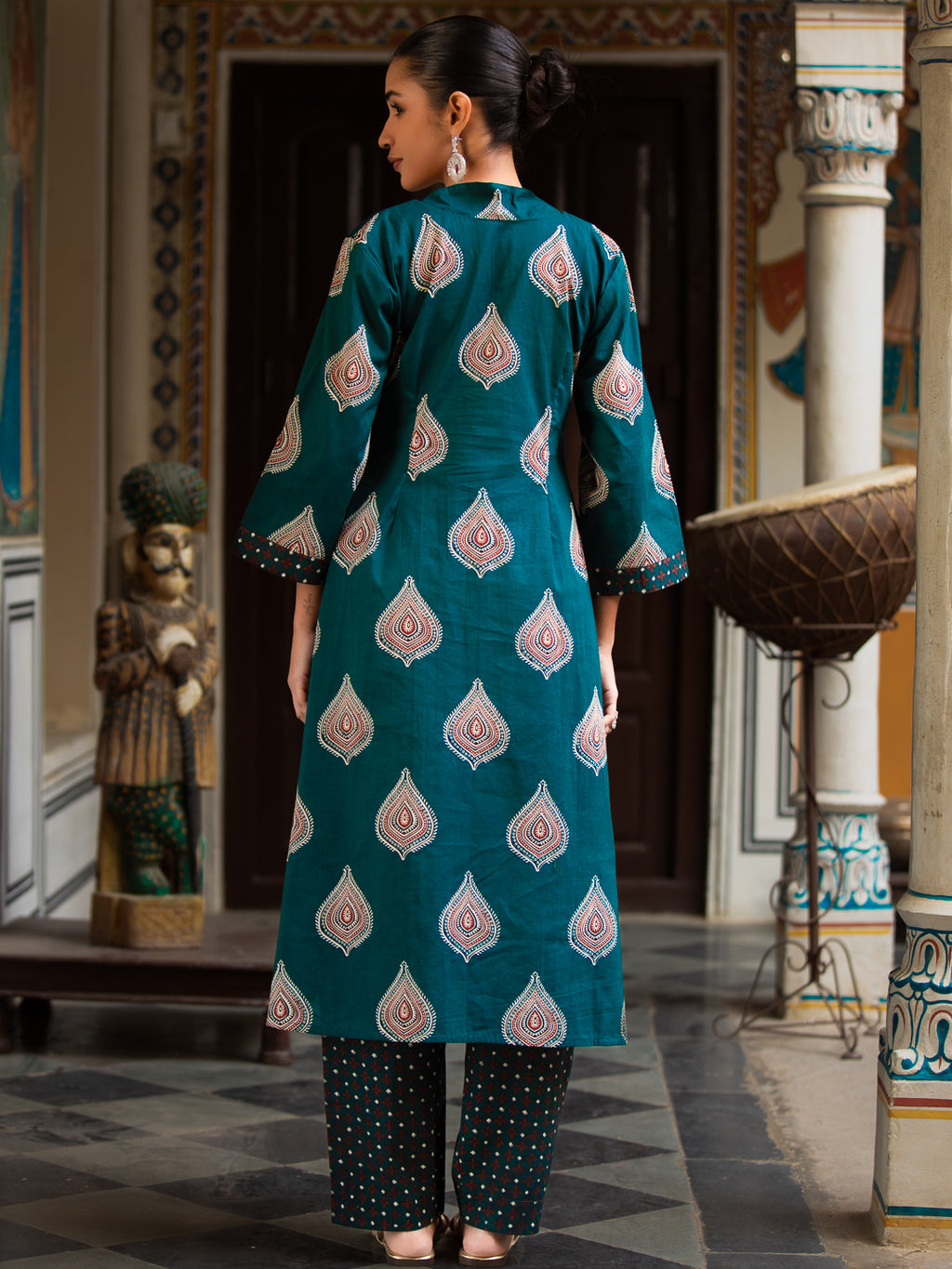 Printed Round-Neck 3/4 Sleeve Cotton Kurta with Side Pocket & Curved Hem Palazzo Set