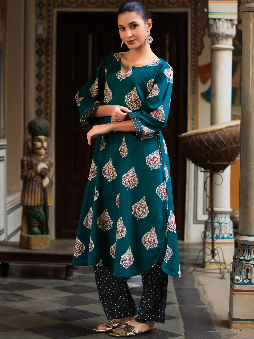 Printed Round-Neck 3/4 Sleeve Cotton Kurta with Side Pocket & Curved Hem Palazzo Set