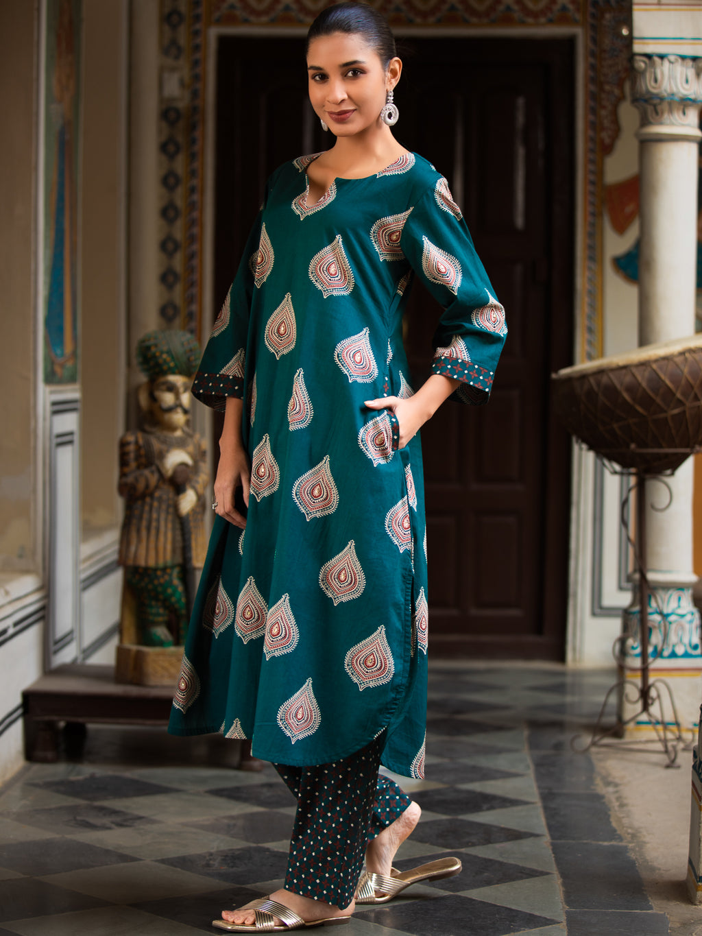 Printed Round-Neck 3/4 Sleeve Cotton Kurta with Side Pocket & Curved Hem Palazzo Set