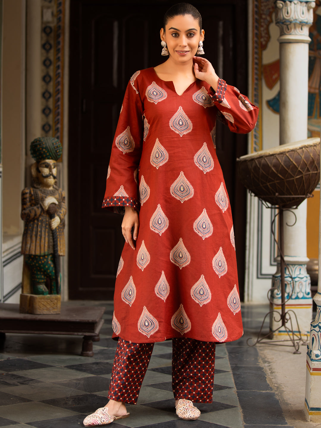 Printed Round-Neck 3/4 Sleeve Cotton Kurta with Side Pocket & Curved Hem Palazzo Set